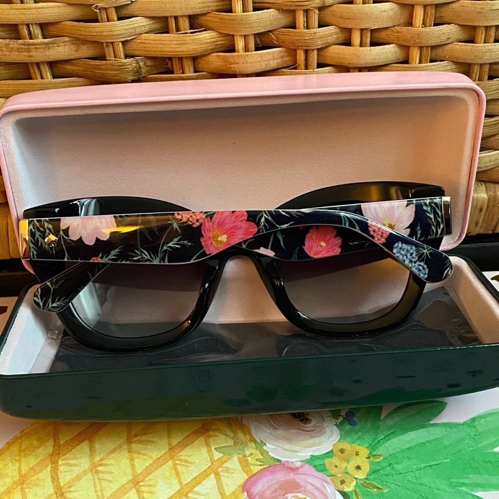 - EUC Gorgeous Kate Spade Flowers & Sunshine